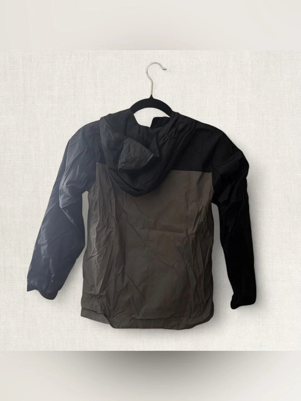 Columbia Boys Hooded Raincoat in Black and Grey Size 10/12